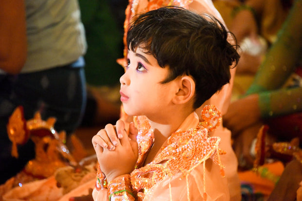 Prayers at Kuthodaw Pagoda